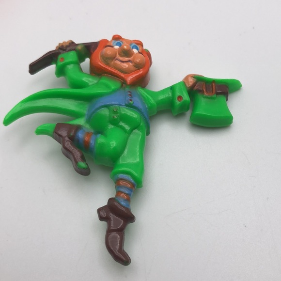 VTG Leprechaun and Lucky Hat Plastic Pins St. Patrick Day. - Picture 3 of 5